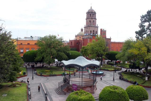 Hotel Plaza Керетаро Экстерьер фото