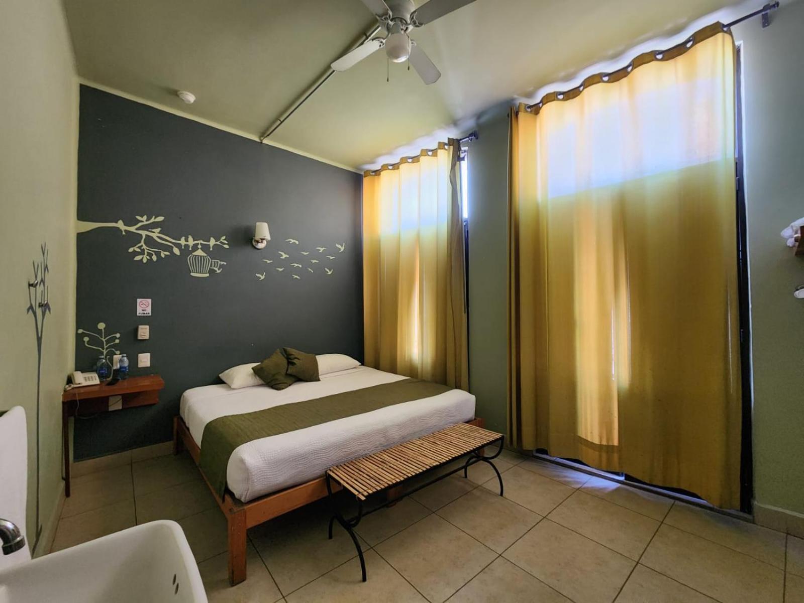 Hotel Plaza Керетаро Экстерьер фото